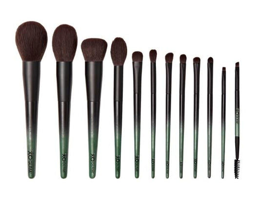 12Pcs Army of Love Camo Green Camouflage Makeup Brush Set Premium Synthetic Blending Powder Concealer Contour Eyeshadow Foundation Lip Highlighter Make Up Brush Kit