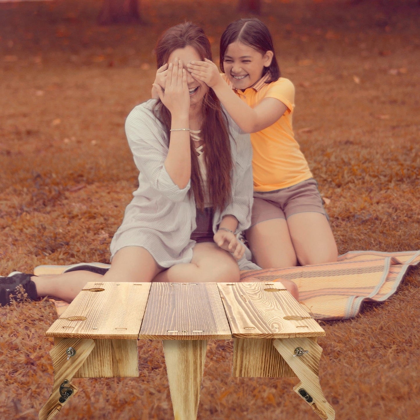 YUNLIGHTS Picnic Folding Table Folding Picnic Basket Table Light Brown Adults Ergonomic Design 1Pcs